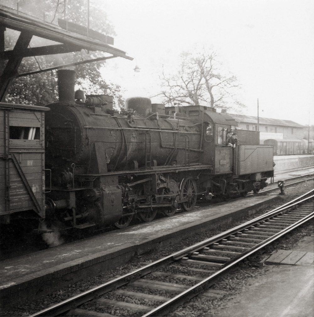 Lok 55 3321 vor dem Eystruper Güterschuppen